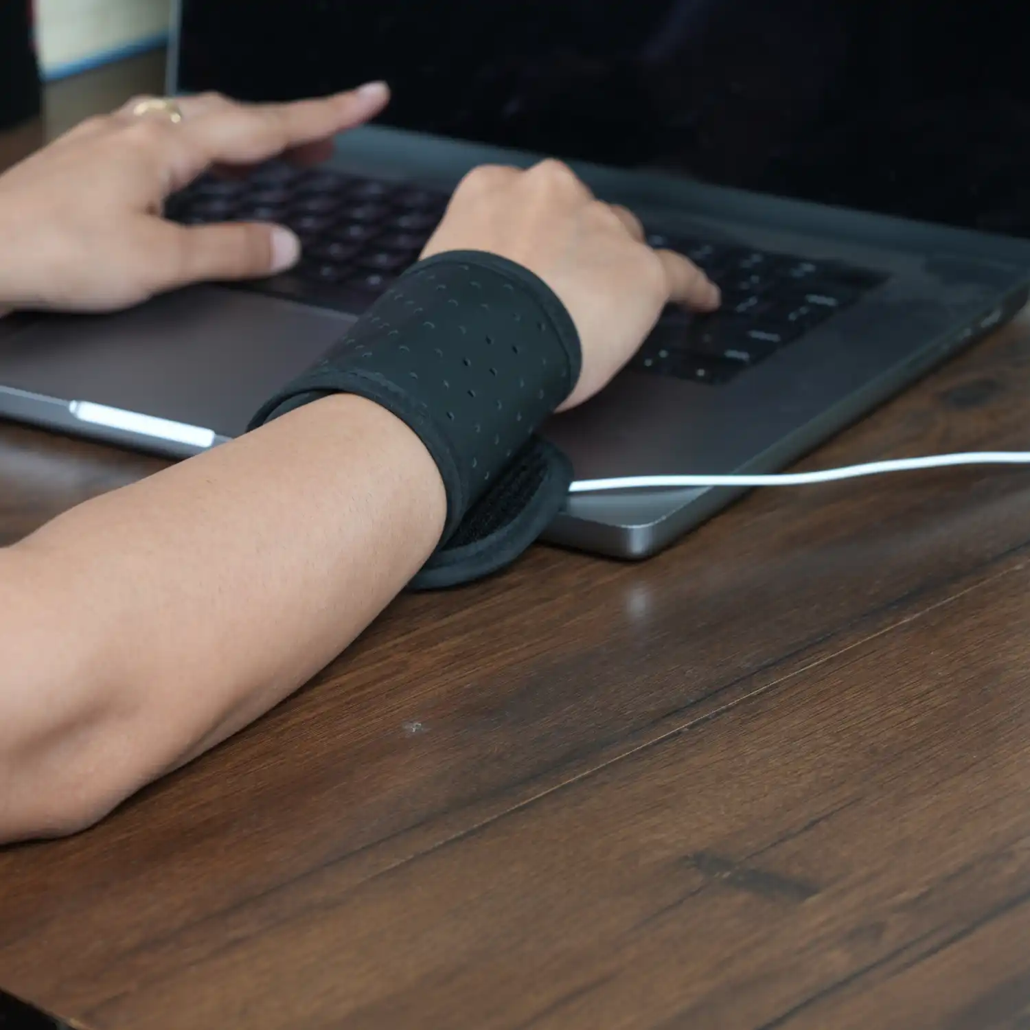 TerreNue’s Earthing Wrist Band